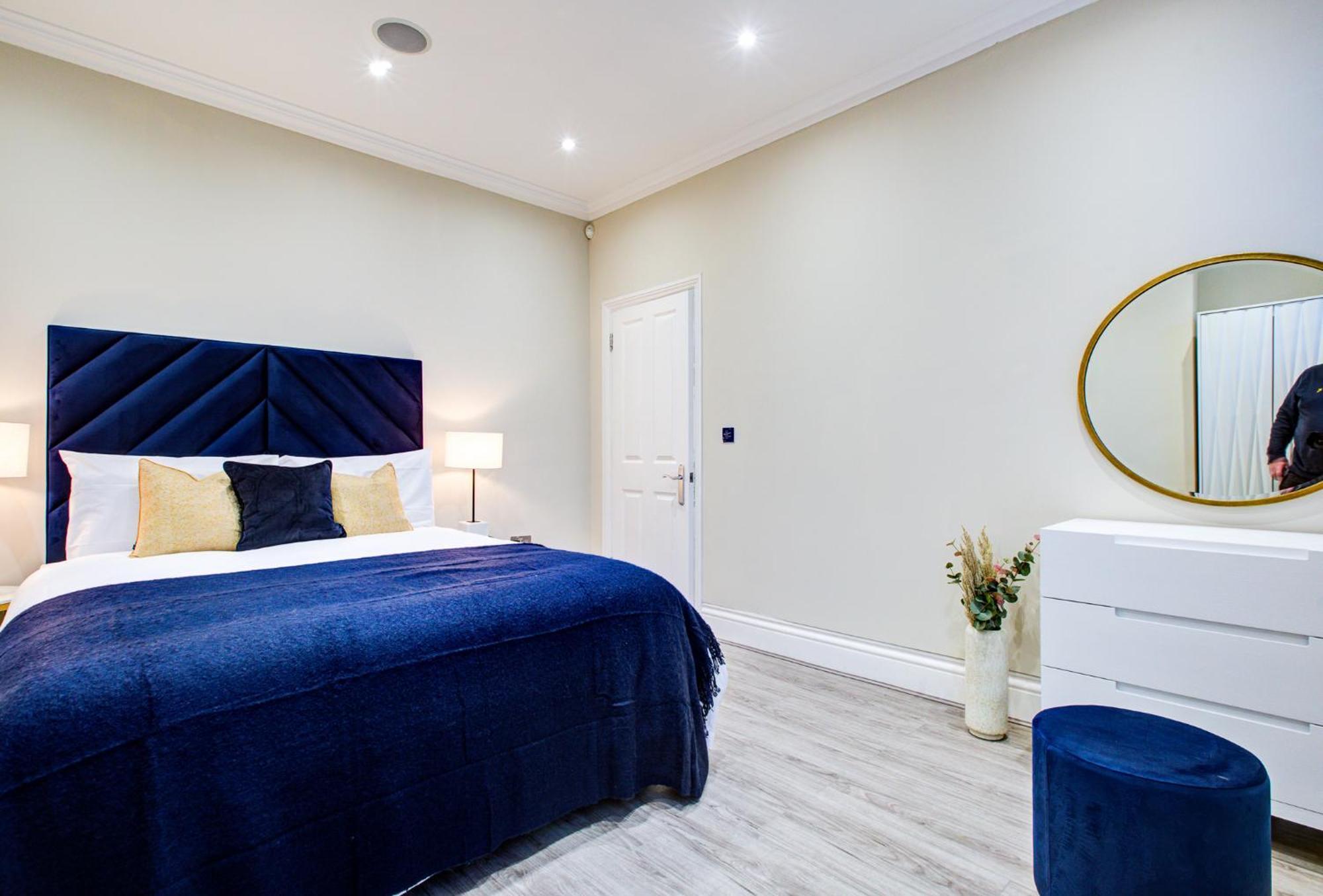 Hybrid Resi - London, Battersea Near Power Station Apartment