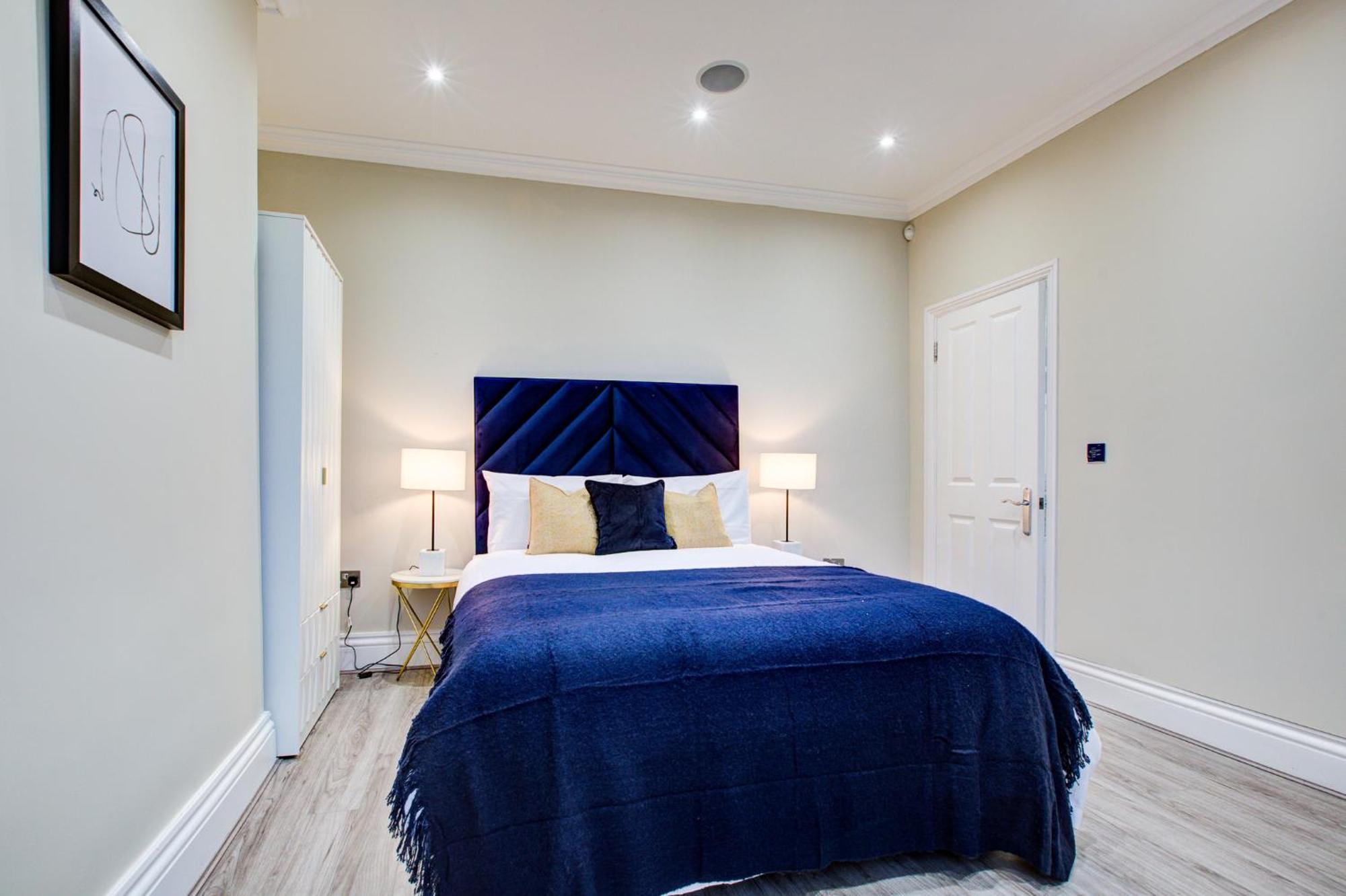 Hybrid Resi - London, Battersea Near Power Station *